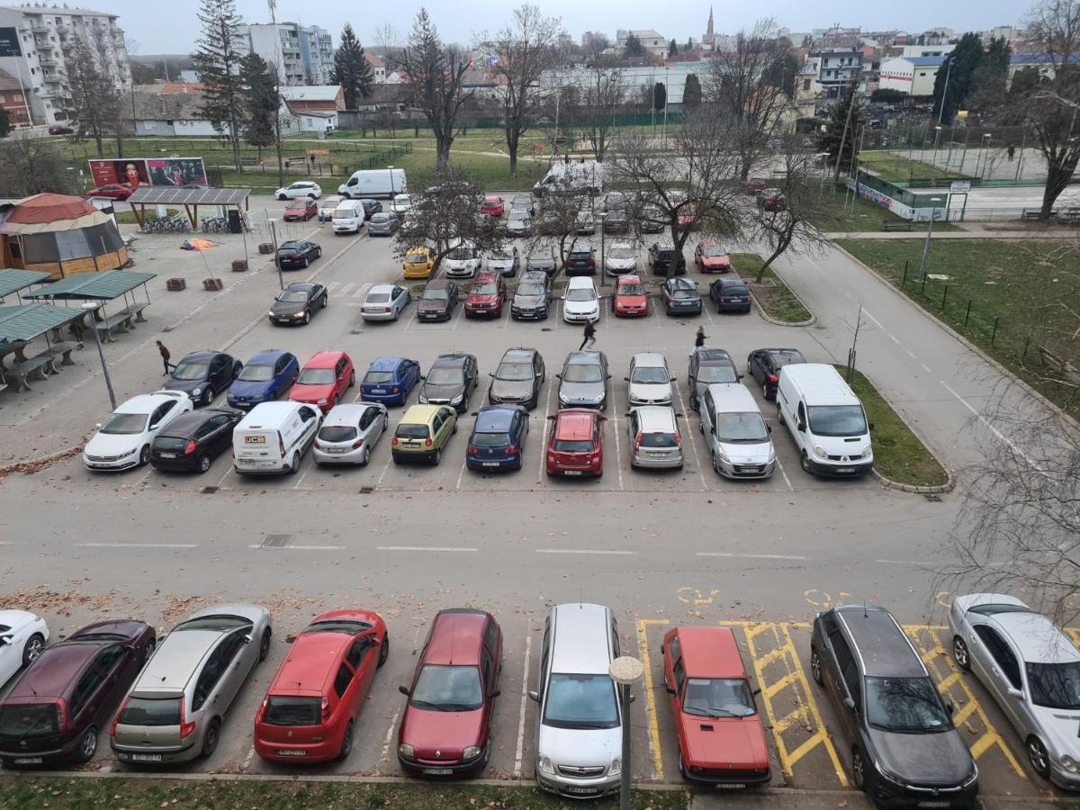 Apartman Yellow - Self Check In Осиек Экстерьер фото