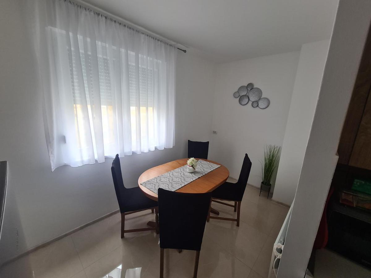 Apartman Yellow - Self Check In Осиек Экстерьер фото